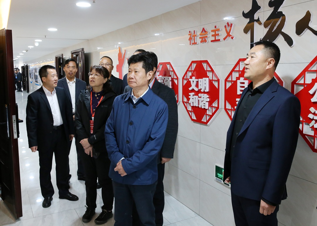 熱烈歡迎隴東學(xué)院領(lǐng)導(dǎo)及審核評估專家 蒞臨我司交流工作